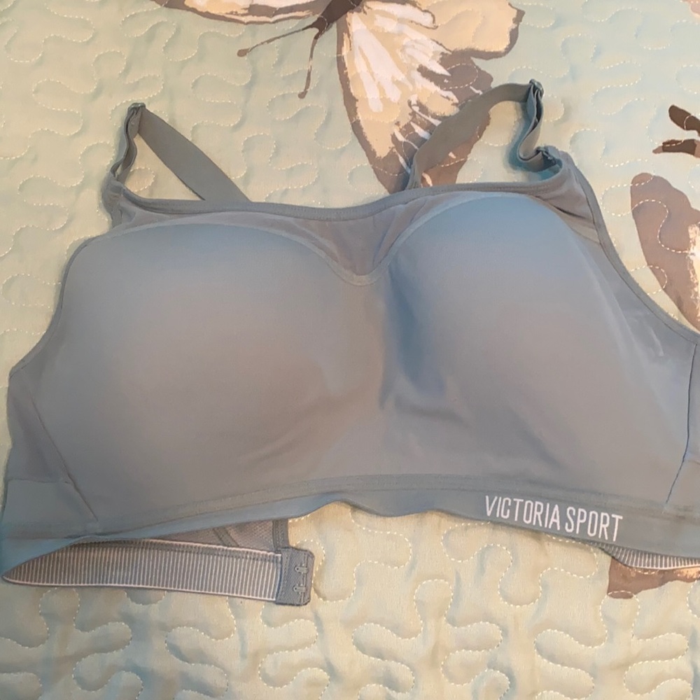 Victoria secret sports bra size 38 D